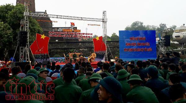 Gần 2.000 thanh niên Thủ đô viết đơn tình nguyện nhập ngũ ảnh 1